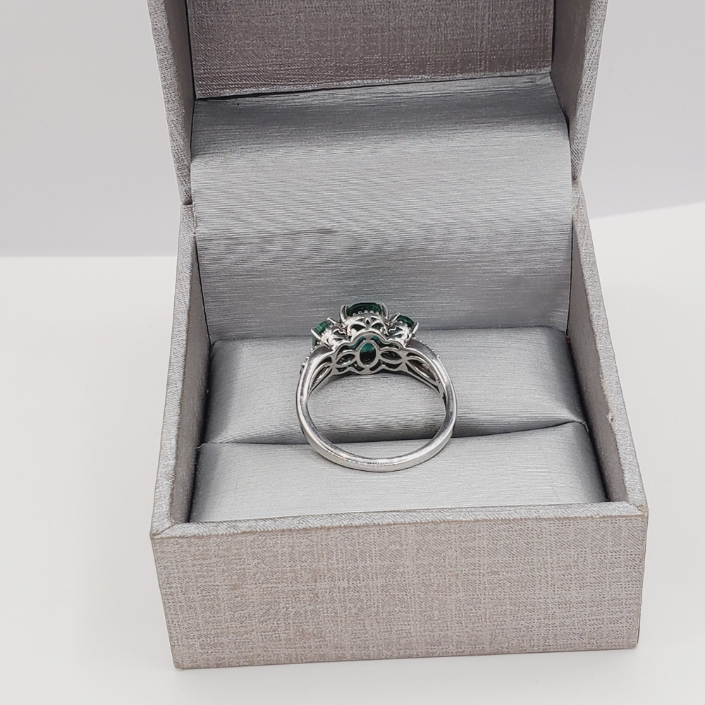 Emerald Green Quartz Ring - Picture 3 of 8